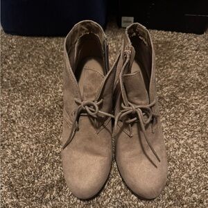 Taupe wedges